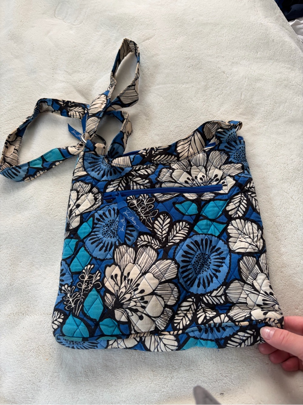 Vera Bradley Blue and White Floral Crossbody with Navy Accents - Picture 4 of 5